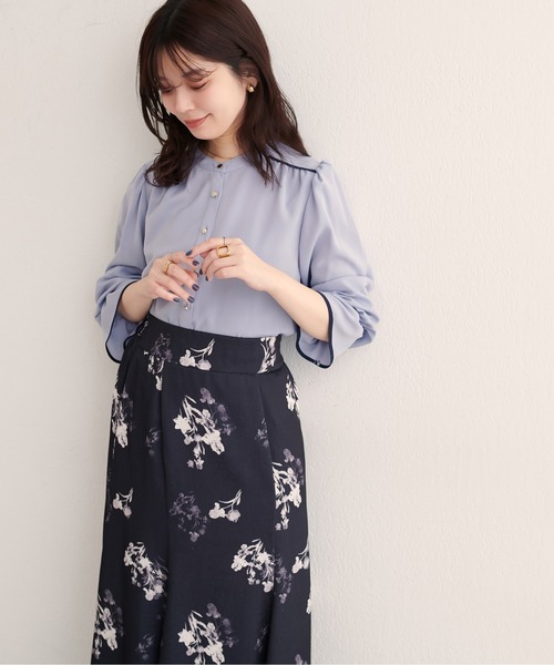 natural couture（ナチュラルクチュール）の「【WEB限定】ヨークパイピングブラウス（シャツ/ブラウス・レディース・ネイビー/ブラック/オフホワイト/ブルー・FREE）」の12枚目の写真