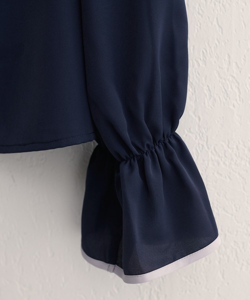 natural couture（ナチュラルクチュール）の「【WEB限定】ヨークパイピングブラウス（シャツ/ブラウス・レディース・ネイビー/ブラック/オフホワイト/ブルー・FREE）」の10枚目の写真