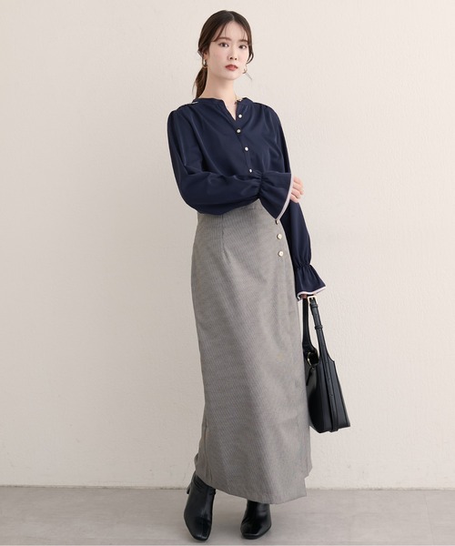 natural couture（ナチュラルクチュール）の「【WEB限定】ヨークパイピングブラウス（シャツ/ブラウス・レディース・ネイビー/ブラック/オフホワイト/ブルー・FREE）」の6枚目の写真