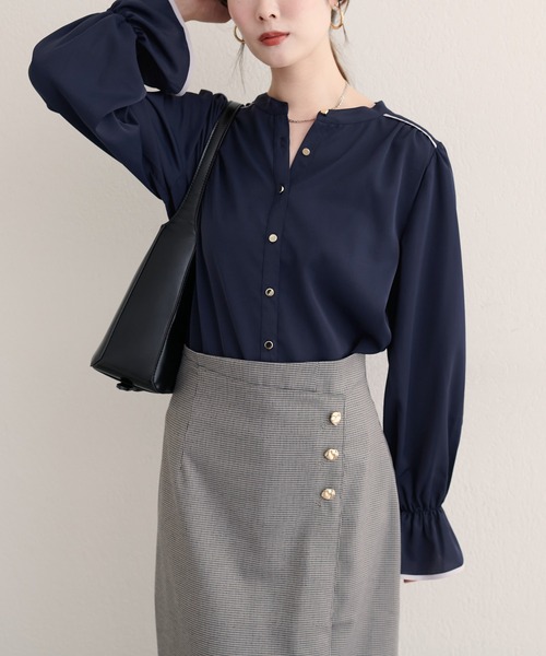 natural couture（ナチュラルクチュール）の「【WEB限定】ヨークパイピングブラウス（シャツ/ブラウス・レディース・ネイビー/ブラック/オフホワイト/ブルー・FREE）」の7枚目の写真