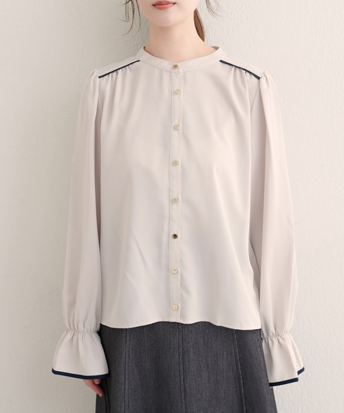 natural couture（ナチュラルクチュール）の「【WEB限定】ヨークパイピングブラウス（シャツ/ブラウス・レディース・ネイビー/ブラック/オフホワイト/ブルー・FREE）」の14枚目の写真