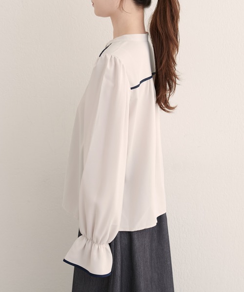 natural couture（ナチュラルクチュール）の「【WEB限定】ヨークパイピングブラウス（シャツ/ブラウス・レディース・ネイビー/ブラック/オフホワイト/ブルー・FREE）」の18枚目の写真