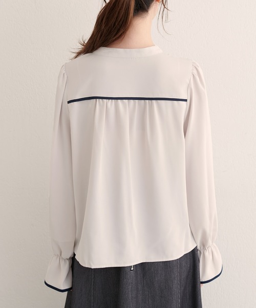 natural couture（ナチュラルクチュール）の「【WEB限定】ヨークパイピングブラウス（シャツ/ブラウス・レディース・ネイビー/ブラック/オフホワイト/ブルー・FREE）」の16枚目の写真