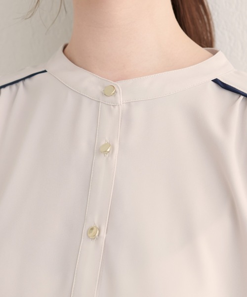 natural couture（ナチュラルクチュール）の「【WEB限定】ヨークパイピングブラウス（シャツ/ブラウス・レディース・ネイビー/ブラック/オフホワイト/ブルー・FREE）」の22枚目の写真