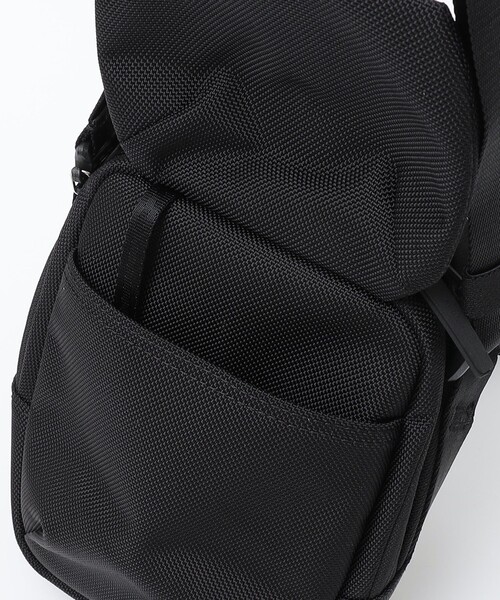 Aer(エアー)の「Aer: STREET SLING(ショルダーバッグ・メンズ・ブラック・ONE SIZE)」の11枚目の写真