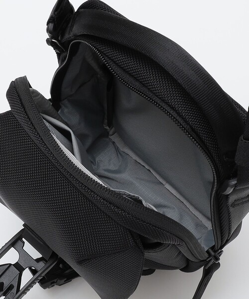 Aer(エアー)の「Aer: STREET SLING(ショルダーバッグ・メンズ・ブラック・ONE SIZE)」の12枚目の写真