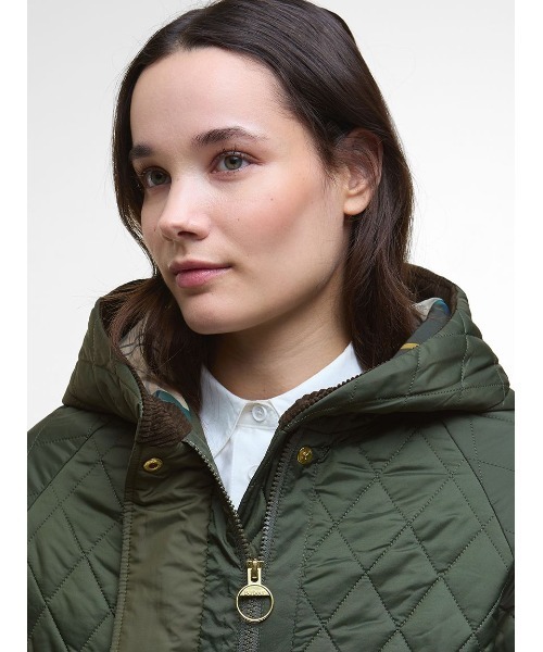 Barbour(バブアー)の「Hilary キルティング ミドルレングス ジャケット(レディース)(ブルゾン・レディース・オリーブ/ブラック/レッド・8/10)」の5枚目の写真