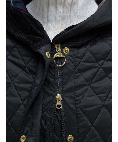 Barbour(バブアー)の「Hilary キルティング ミドルレングス ジャケット(レディース)(ブルゾン・レディース・オリーブ/ブラック/レッド・8/10)」の12枚目の写真