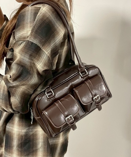 WEGO（ウィゴー）の「WEGO/【25年秋冬新作】ベルト2ポケットデザインボストンバッグ（ハンドバッグ・レディース・ブラック/ブラウン/レッド・FREE）」の2枚目の写真