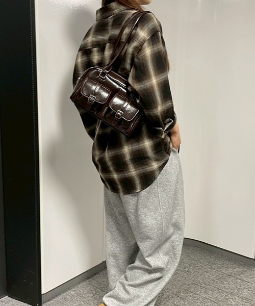 WEGO（ウィゴー）の「WEGO/【25年秋冬新作】ベルト2ポケットデザインボストンバッグ（ハンドバッグ・レディース・ブラック/ブラウン/レッド・FREE）」の10枚目の写真