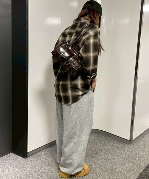 WEGO（ウィゴー）の「WEGO/【25年秋冬新作】ベルト2ポケットデザインボストンバッグ（ハンドバッグ・レディース・ブラック/ブラウン/レッド・FREE）」の11枚目の写真