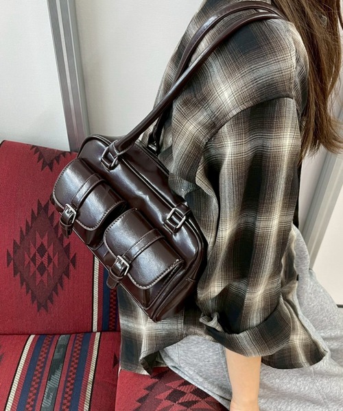 WEGO（ウィゴー）の「WEGO/【25年秋冬新作】ベルト2ポケットデザインボストンバッグ（ハンドバッグ・レディース・ブラック/ブラウン/レッド・FREE）」の7枚目の写真