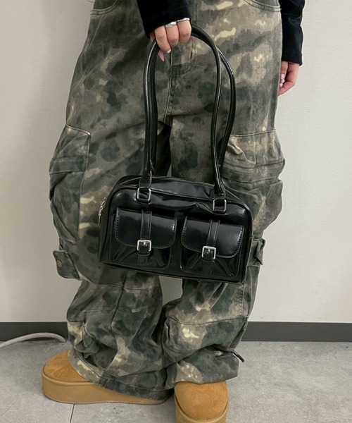 WEGO（ウィゴー）の「WEGO/【25年秋冬新作】ベルト2ポケットデザインボストンバッグ（ハンドバッグ・レディース・ブラック/ブラウン/レッド・FREE）」の5枚目の写真