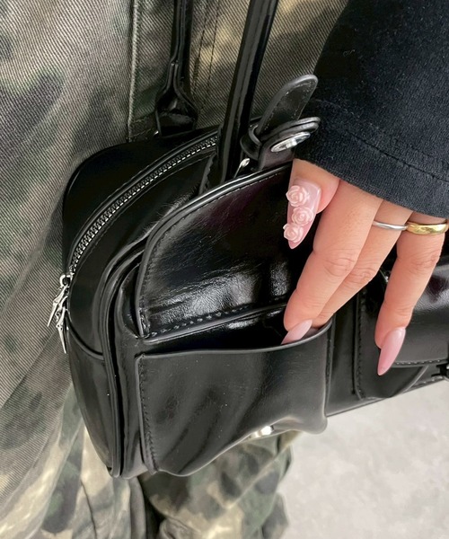 WEGO（ウィゴー）の「WEGO/【25年秋冬新作】ベルト2ポケットデザインボストンバッグ（ハンドバッグ・レディース・ブラック/ブラウン/レッド・FREE）」の6枚目の写真