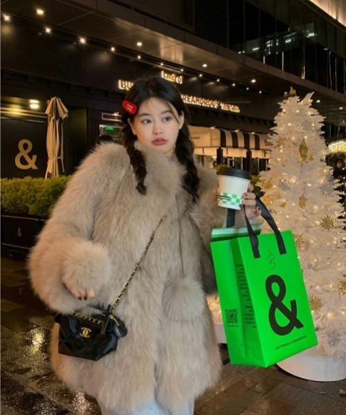 gossip!ロサンゼルス(ゴシップロサンゼルス)の「【Y2Kガーリー】もこもこ厚手アウター/スタンドカラー(秋冬新作・期間限定)(ノーカラーコート・レディース・ブラック/ライトブラウン/ホワイト・M)」の11枚目の写真