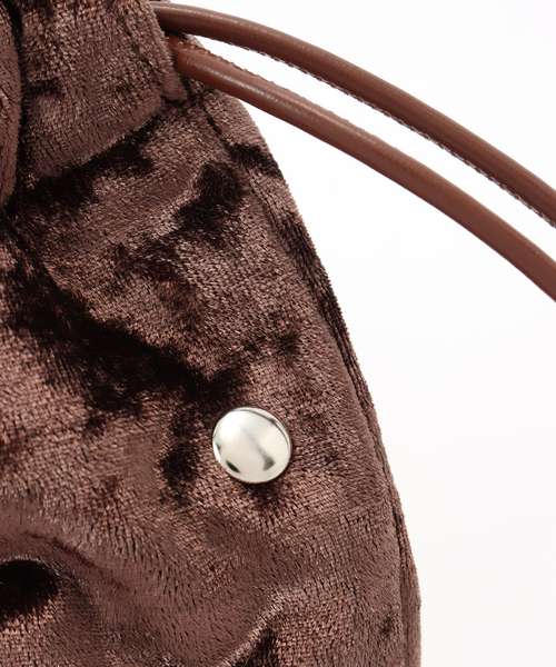 B.C STOCK（ベーセーストック）の「スタッズベロア巾着バッグ（ショルダーバッグ・レディース・ブラウン/ブラック/ブルー・FREE）」の13枚目の写真