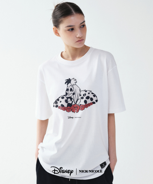 NICK&NICOLE(ニックアンドニコール)の「DISNEY ROSE CRUELLA PRINTING TOP_WHITE(Tシャツ/カットソー・レディース・その他・FREE)」の2枚目の写真