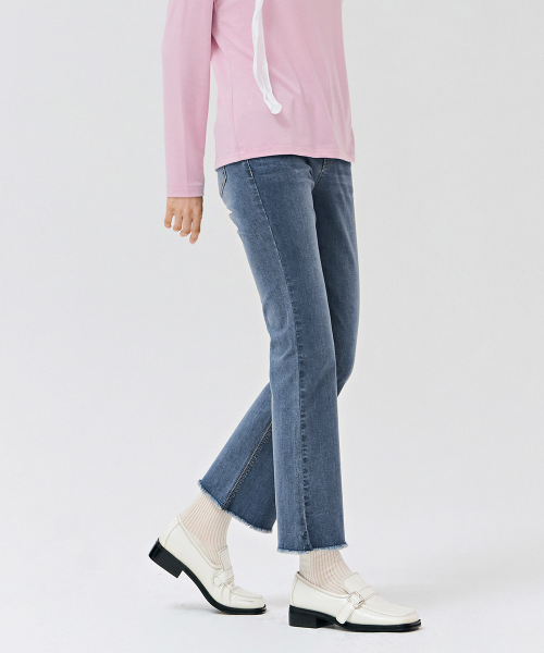 CHASECULT(チェイスカルト)の「女性Mトンヒドゥンバンディングブーツカットエージングパンツ-DERG2366B0N(デニムパンツ・レディース・ブルー・76/74/67/70)」の4枚目の写真