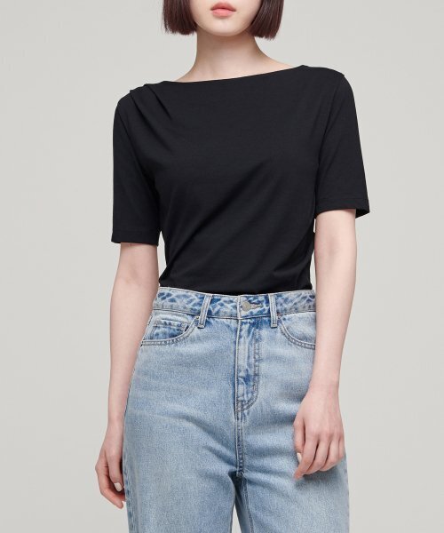MUSINSA STANDARD WOMAN（ムシンサスタンダードウーマン）の「ウィメンズボートネックドレープTシャツ[ブラック]（Tシャツ/カットソー・レディース・その他・X-SMALL/SMALL/MEDIUM）」の2枚目の写真