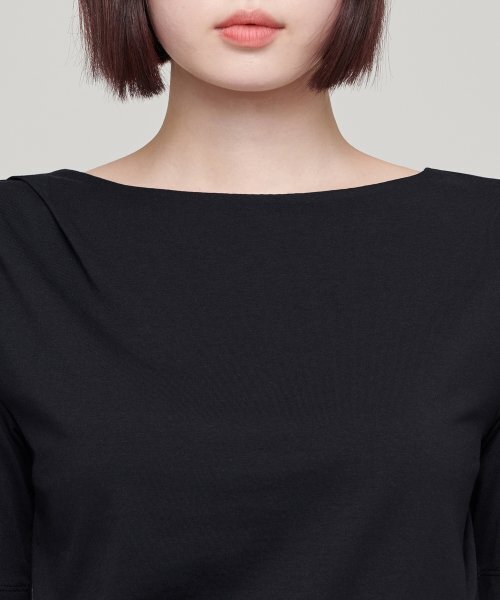 MUSINSA STANDARD WOMAN（ムシンサスタンダードウーマン）の「ウィメンズボートネックドレープTシャツ[ブラック]（Tシャツ/カットソー・レディース・その他・X-SMALL/SMALL/MEDIUM）」の4枚目の写真