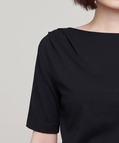 MUSINSA STANDARD WOMAN（ムシンサスタンダードウーマン）の「ウィメンズボートネックドレープTシャツ[ブラック]（Tシャツ/カットソー・レディース・その他・X-SMALL/SMALL/MEDIUM）」の6枚目の写真