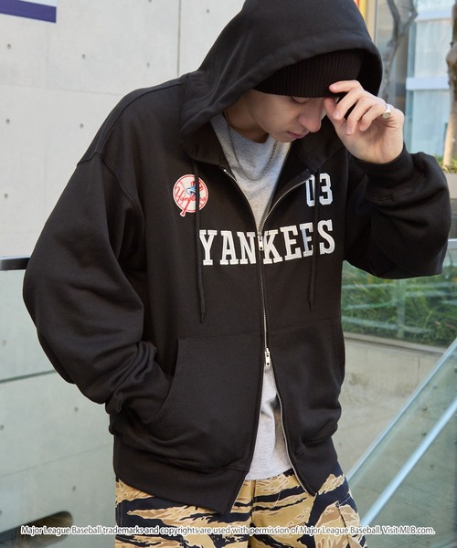 MLB（メジャーリーグベースボール）の「MLB/メジャーリーグベースボール 別注 ロゴ刺繍 オーバーサイズ ダブルジップパーカー（パーカー・メンズ・ブラック/杢グレー/オフホワイト/ネイビー/ダークブラウン・S/M/L）」の3枚目の写真
