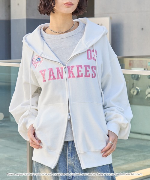 MLB（メジャーリーグベースボール）の「MLB/メジャーリーグベースボール 別注 ロゴ刺繍 オーバーサイズ ダブルジップパーカー（パーカー・メンズ・ブラック/杢グレー/オフホワイト/ネイビー/ダークブラウン・S/M/L）」の18枚目の写真