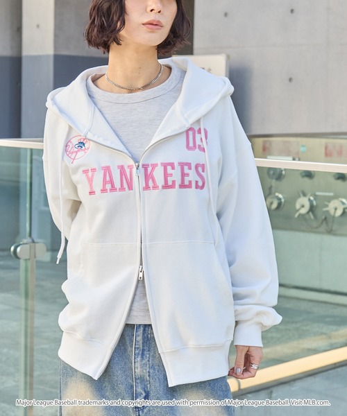 MLB（メジャーリーグベースボール）の「MLB/メジャーリーグベースボール 別注 ロゴ刺繍 オーバーサイズ ダブルジップパーカー（パーカー・メンズ・ブラック/杢グレー/オフホワイト/ネイビー/ダークブラウン・S/M/L）」の19枚目の写真