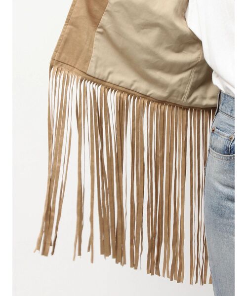 Ungrid(アングリッド)の「フェイクスウェードフリンジベスト(その他アウター・レディース・ベージュ・FREE)」の16枚目の写真