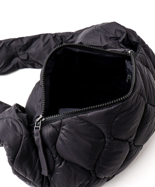 TAION(タイオン)の「【TAION / タイオン】MILITARY BANANA SHOULDER DOWN BAG M(ショルダーバッグ・メンズ・ブラック/ブルー/チャコールグレー/ダークネイビー・FREE)」の6枚目の写真