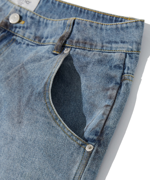 CRITIC（クリティック）の「DIRTY WASHED DENIM PANTS LIGHT BLUE（デニムパンツ・レディース・その他・MEDIUM/LARGE/X-LARGE）」の5枚目の写真