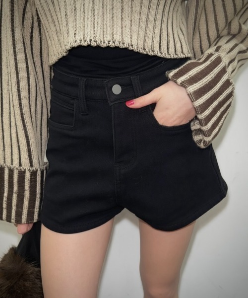 SHAGGIE（シャギー）の「裏起毛タイトハイウエストショートパンツ（その他パンツ・レディース・ブラック/ブラウン・SMALL/MEDIUM）」の22枚目の写真