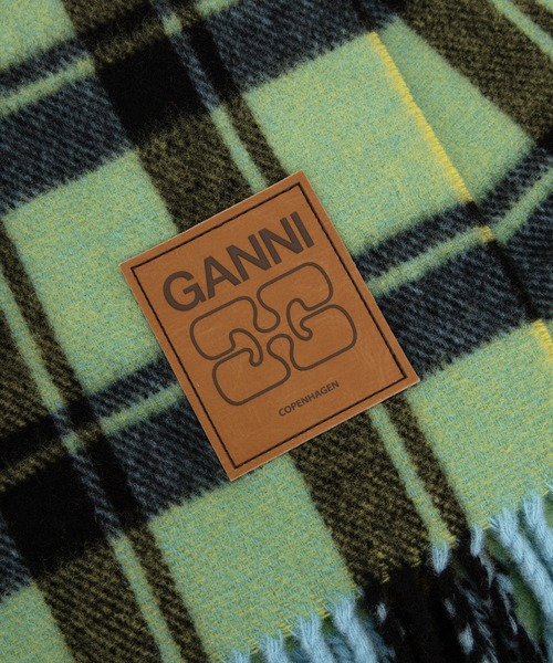 GANNI（ガニー）の「Double Face Wool Check Scarf（マフラー・レディース・イエロー系その他・ONE SIZE）」の2枚目の写真