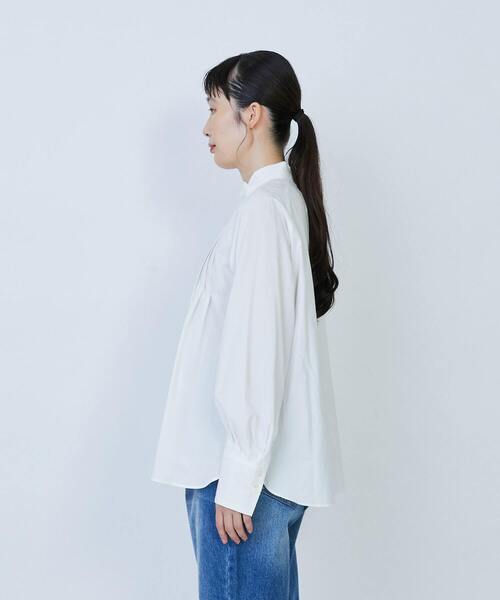 LOISIR(ロワズィール)の「コットンブロードタックディテールブラウス(シャツ/ブラウス・レディース・グリーン/ホワイト・FREE)」の16枚目の写真