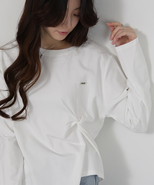 pumpkin port(パンプキンポート)の「ワンポイント プレート付 裏起毛 アシメデザイン 長袖Tシャツ(Tシャツ/カットソー・レディース・ホワイト/ワインレッド/ブラック/グレー・M)」の2枚目の写真