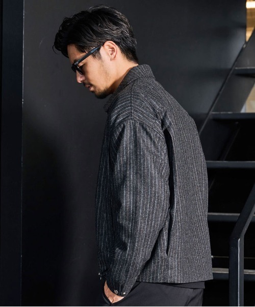 CavariA(キャバリア)の「『CavariA/キャバリア』ストライプショートZIP JKT(ブルゾン・メンズ・ネイビー/チャコール・L/M)」の3枚目の写真