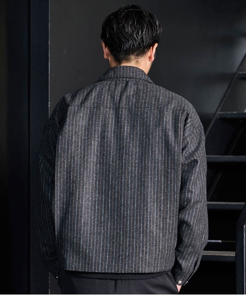 CavariA(キャバリア)の「『CavariA/キャバリア』ストライプショートZIP JKT(ブルゾン・メンズ・ネイビー/チャコール・L/M)」の4枚目の写真
