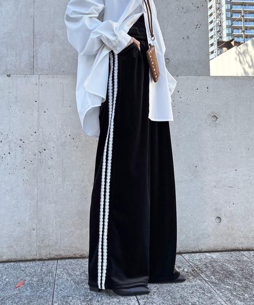 ISOOK（アイスー）の「【ISOOK / アイスー】レースラインベロアパンツ / イージーパンツ ストレートパンツ ワイドパンツ リラックスパンツ ハイウエスト フルレングス 無地 トラックパンツ ウエストゴム 紐 ブルー ブラウン ブラック ZOZOTOWN限定（その他パンツ・レディース・ブラック/ブルー/ブラウン・FREE）」の10枚目の写真