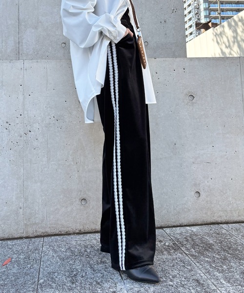 ISOOK（アイスー）の「【ISOOK / アイスー】レースラインベロアパンツ / イージーパンツ ストレートパンツ ワイドパンツ リラックスパンツ ハイウエスト フルレングス 無地 トラックパンツ ウエストゴム 紐 ブルー ブラウン ブラック ZOZOTOWN限定（その他パンツ・レディース・ブラック/ブルー/ブラウン・FREE）」の11枚目の写真