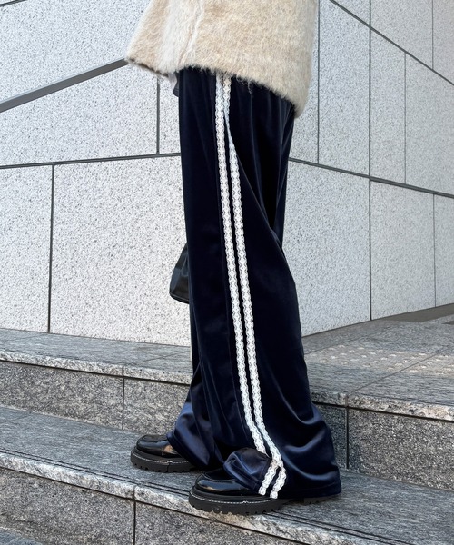 ISOOK（アイスー）の「【ISOOK / アイスー】レースラインベロアパンツ / イージーパンツ ストレートパンツ ワイドパンツ リラックスパンツ ハイウエスト フルレングス 無地 トラックパンツ ウエストゴム 紐 ブルー ブラウン ブラック ZOZOTOWN限定（その他パンツ・レディース・ブラック/ブルー/ブラウン・FREE）」の21枚目の写真
