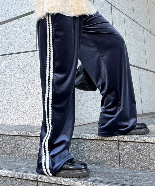 ISOOK（アイスー）の「【ISOOK / アイスー】レースラインベロアパンツ / イージーパンツ ストレートパンツ ワイドパンツ リラックスパンツ ハイウエスト フルレングス 無地 トラックパンツ ウエストゴム 紐 ブルー ブラウン ブラック ZOZOTOWN限定（その他パンツ・レディース・ブラック/ブルー/ブラウン・FREE）」の6枚目の写真