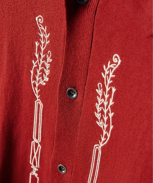 INTER FACTORY（インターファクトリー）の「takumu（MUU STUDIO） - Embroidered shirt cardigan / 刺繍シャツカーディガン（カーディガン/ボレロ・メンズ・ブラック/レッド・3/2）」の4枚目の写真