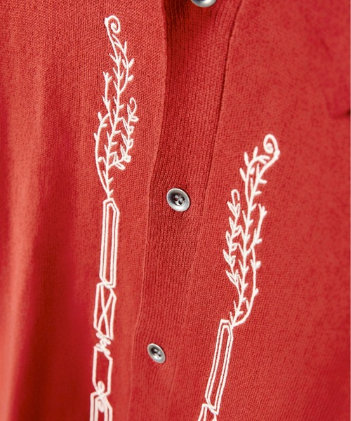 INTER FACTORY（インターファクトリー）の「takumu（MUU STUDIO） - Embroidered shirt cardigan / 刺繍シャツカーディガン（カーディガン/ボレロ・メンズ・ブラック/レッド・3/2）」の9枚目の写真