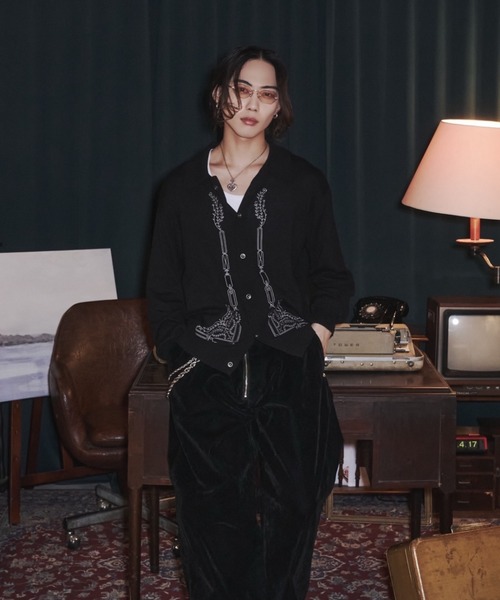 INTER FACTORY（インターファクトリー）の「takumu（MUU STUDIO） - Embroidered shirt cardigan / 刺繍シャツカーディガン（カーディガン/ボレロ・メンズ・ブラック/レッド・3/2）」の12枚目の写真