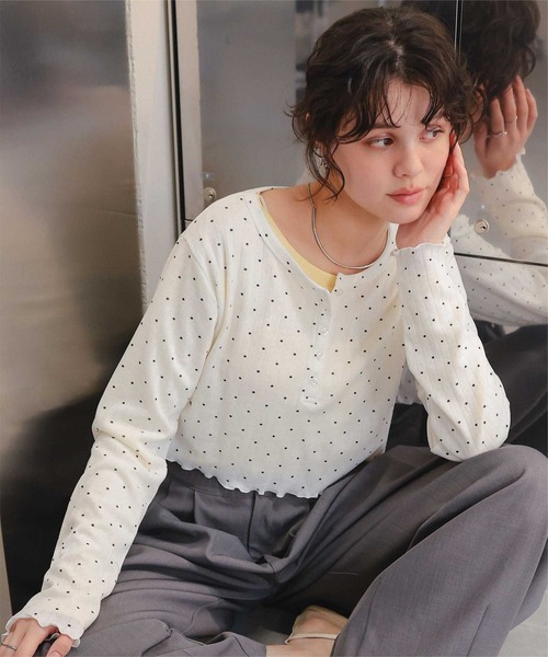 titivate（ティティベイト）の「コンパクトヘンリーネックロングスリーブトップス（Tシャツ/カットソー・レディース・グレー/ブラック系その他/アイボリー/ブラック/グレー系その他/ドット・L/M）」の6枚目の写真