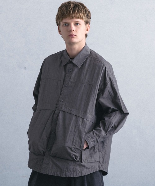 +phenix(プラスフェニックス)の「【WEB・直営店限定】+phenix(プラスフェニックス)CARGO SHIRT JACKET カーゴ シャツ ジャケット(シャツ/ブラウス・メンズ・グレー/ブラウン・M/L)」の1枚目の写真