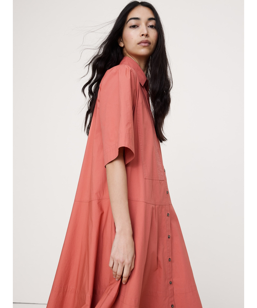 Banana Republic(バナナリパブリック)の「コットン ポプリン トラペーズ マキシ シャツドレス(ワンピース・レディース・レッド系その他/グリーン・L/M/S/XS)」の8枚目の写真