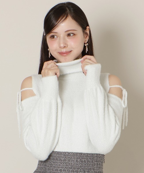 WILLSELECTION（ウィルセレクション）の「【New Year's Item】オープンショルダーラメフェザーニット（ニット/セーター・レディース・サックスブルー/オフホワイト/ブラック/ラベンダー・FREE）」の2枚目の写真