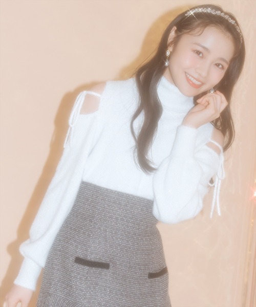 WILLSELECTION（ウィルセレクション）の「【New Year's Item】オープンショルダーラメフェザーニット（ニット/セーター・レディース・サックスブルー/オフホワイト/ブラック/ラベンダー・FREE）」の6枚目の写真