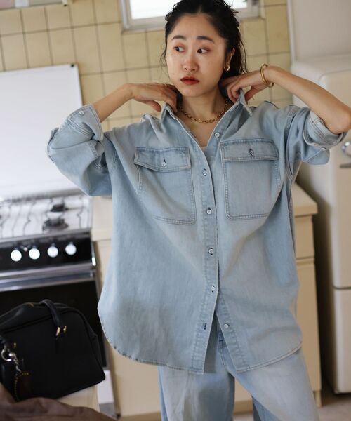 le.coeur blanc（ルクールブラン）の「HealthyDENIMヘルシーデニムAlmondShirt（シャツ/ブラウス・レディース・サックスブルー/イエロー・38）」の5枚目の写真